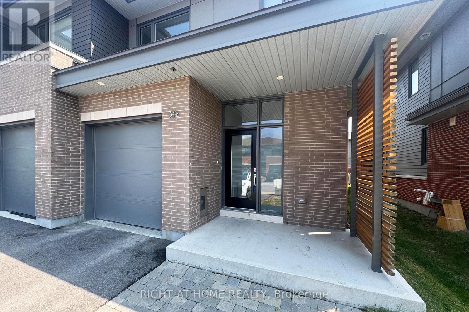 312 Wigwas Street, Ottawa, Ontario  K1K 5A1 - Photo 2 - X13435298
