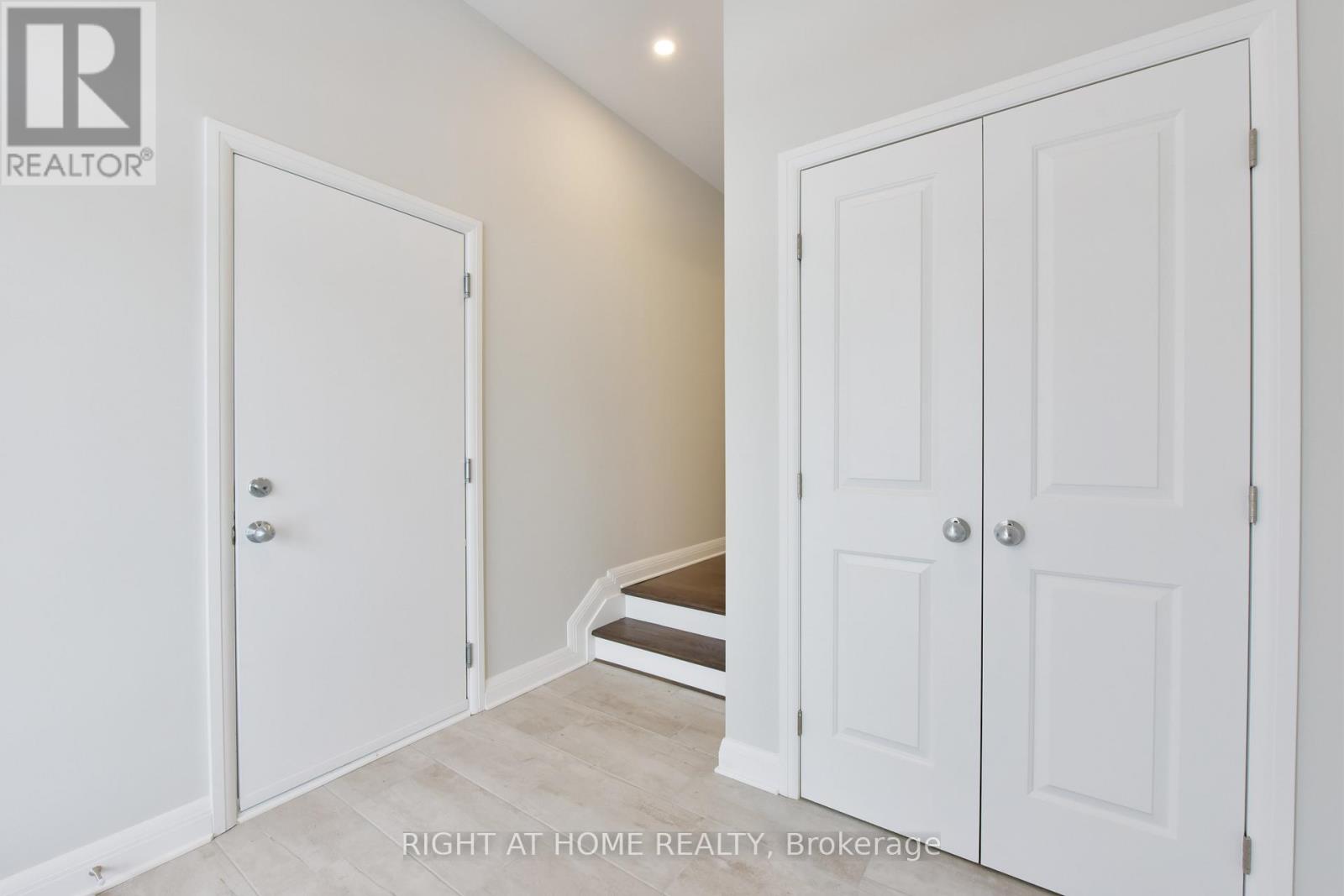 312 Wigwas Street, Ottawa, Ontario  K1K 5A1 - Photo 3 - X13435298