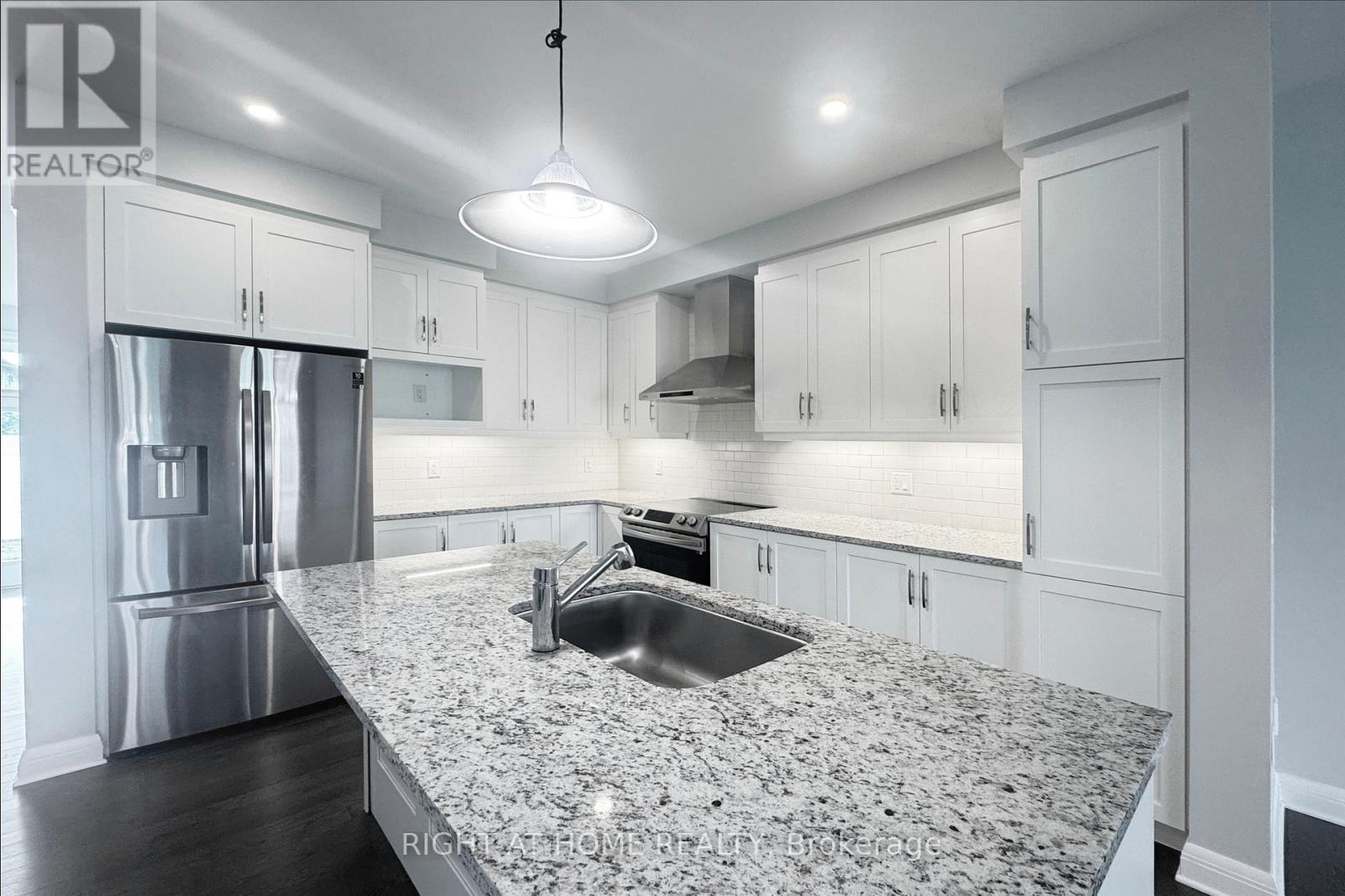 312 Wigwas Street, Ottawa, Ontario  K1K 5A1 - Photo 8 - X13435298