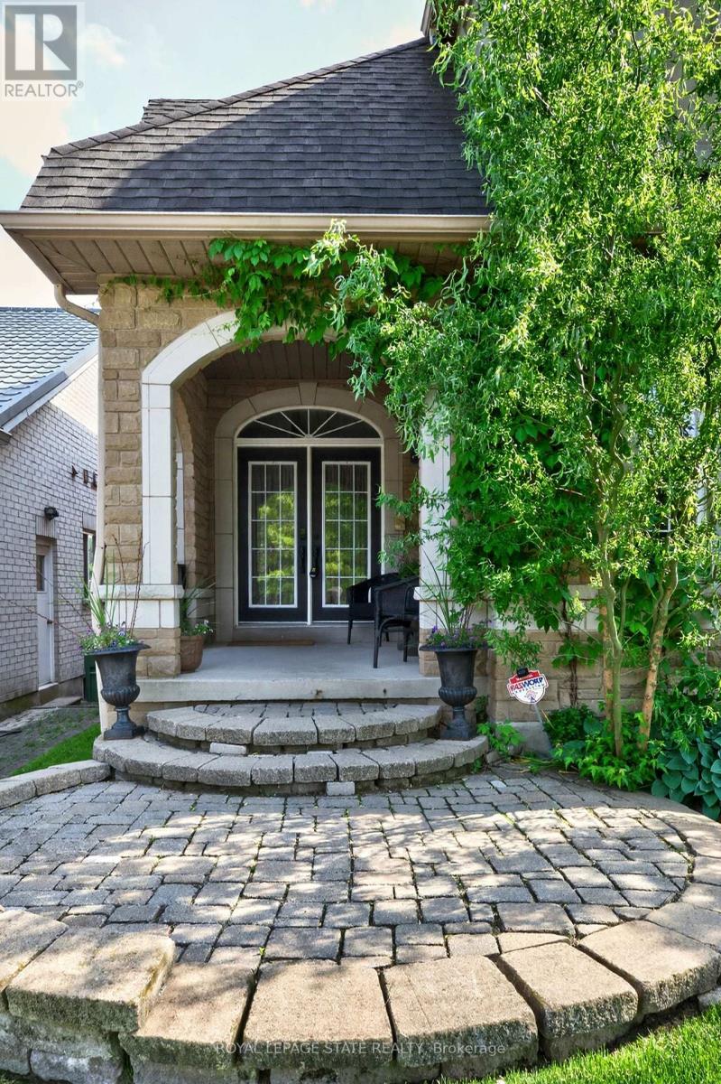29 Gaines Avenue, Hamilton, Ontario  L9H 7M4 - Photo 2 - X13103424