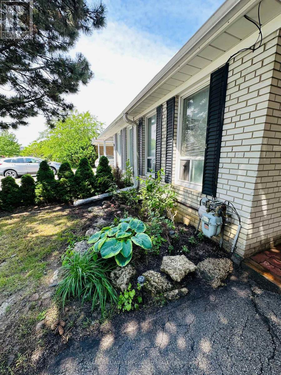 52 Endsleigh Crescent, Toronto, Ontario  M2J 3N6 - Photo 3 - C13164550