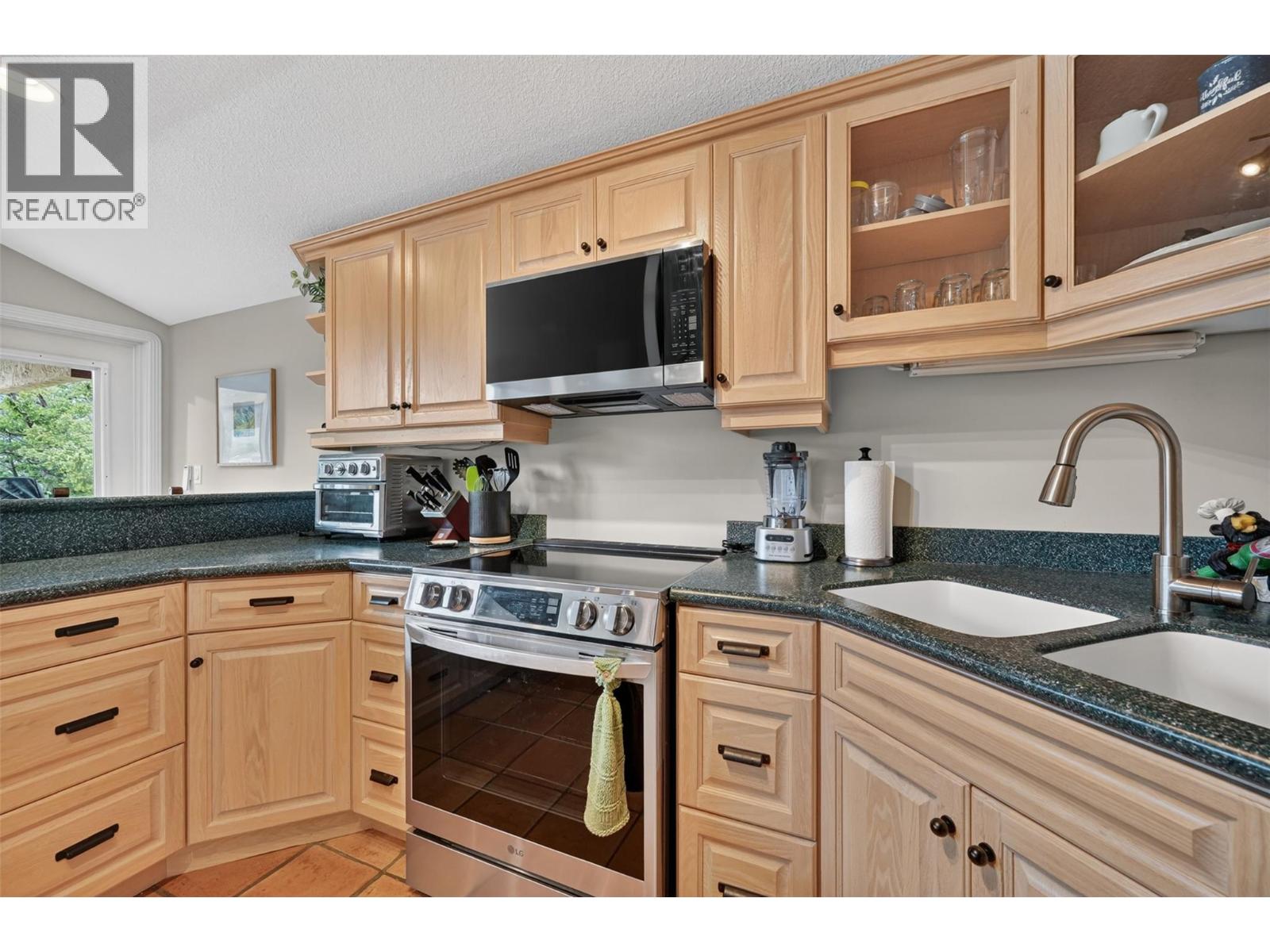 821 4th Avenue, Invermere, British Columbia  V0A 1K4 - Photo 18 - 10391116