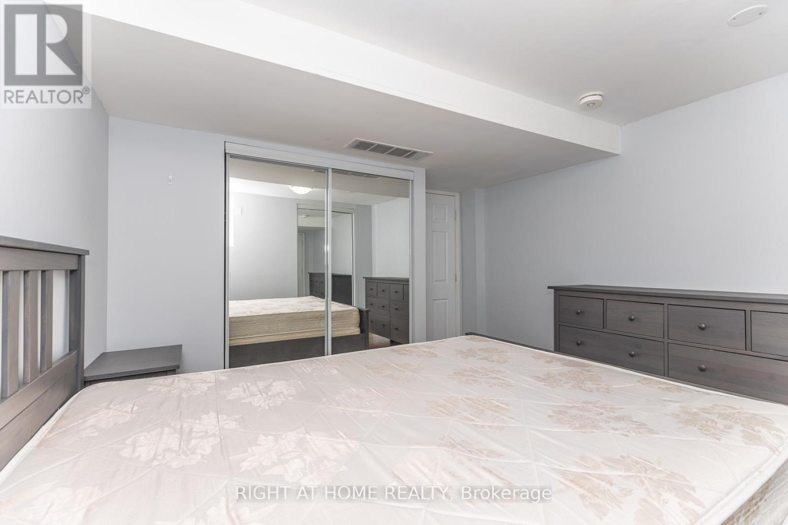 Basement-Unit Only - 378 Ceremonial Drive, Mississauga, Ontario L5R 2E3 - Photo 12 - W13435352