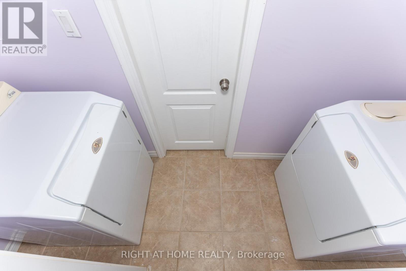 Basement-Unit Only - 378 Ceremonial Drive, Mississauga, Ontario L5R 2E3 - Photo 18 - W13435352