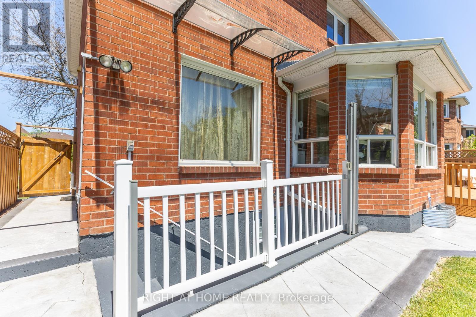 Basement-Unit Only - 378 Ceremonial Drive, Mississauga, Ontario L5R 2E3 - Photo 3 - W13435352