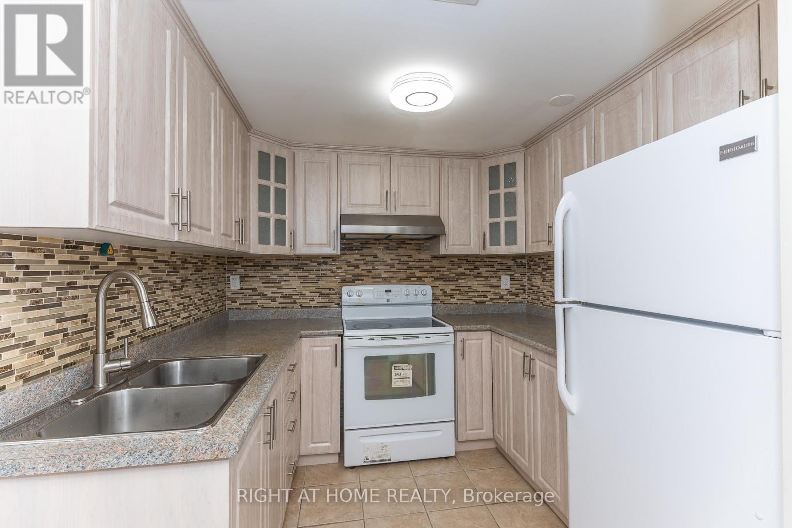 Basement-Unit Only - 378 Ceremonial Drive, Mississauga, Ontario L5R 2E3 - Photo 5 - W13435352