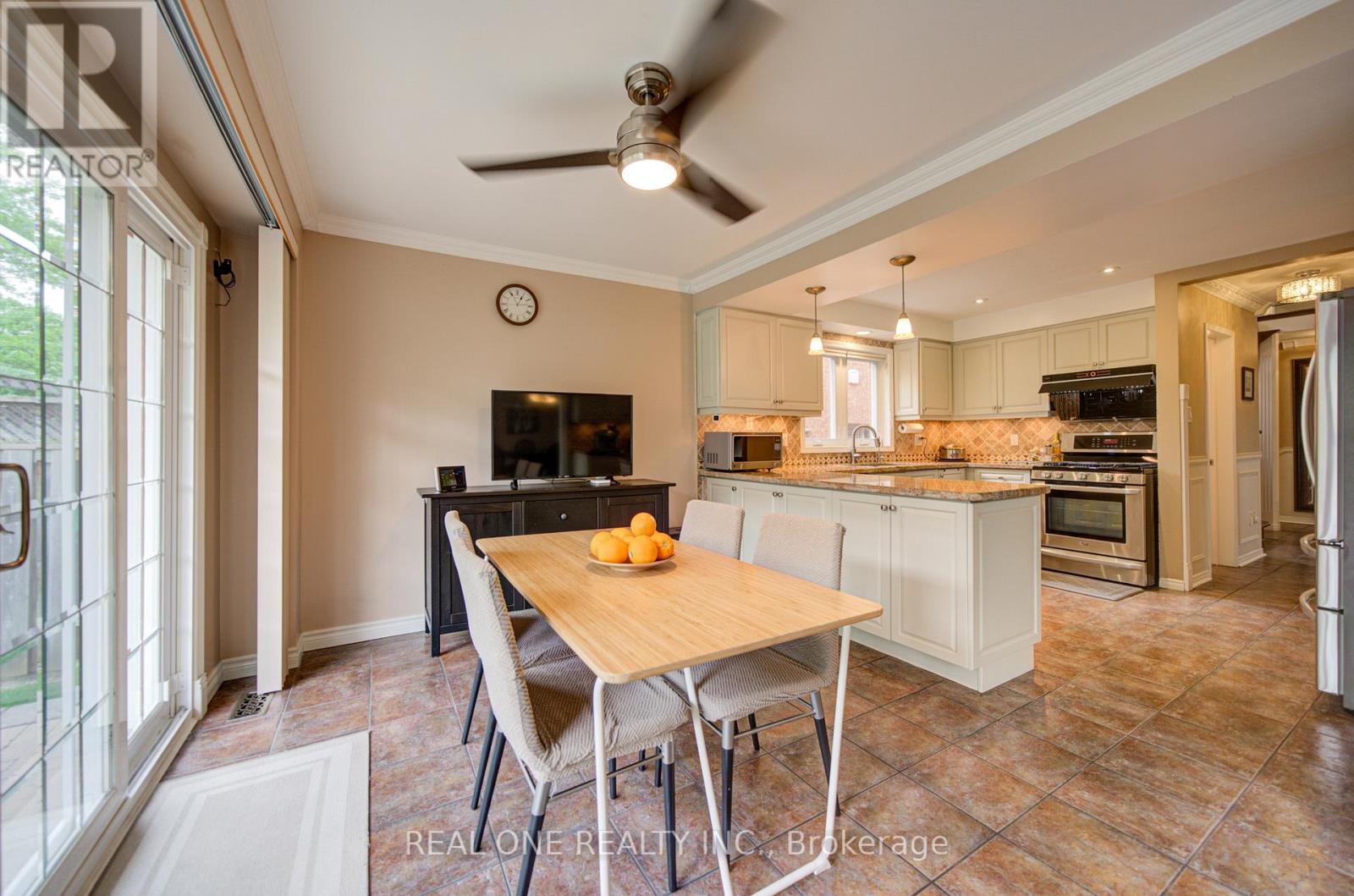 5708 Greensboro Drive, Mississauga, Ontario L5M 5T7 - Photo 20 - W13433624