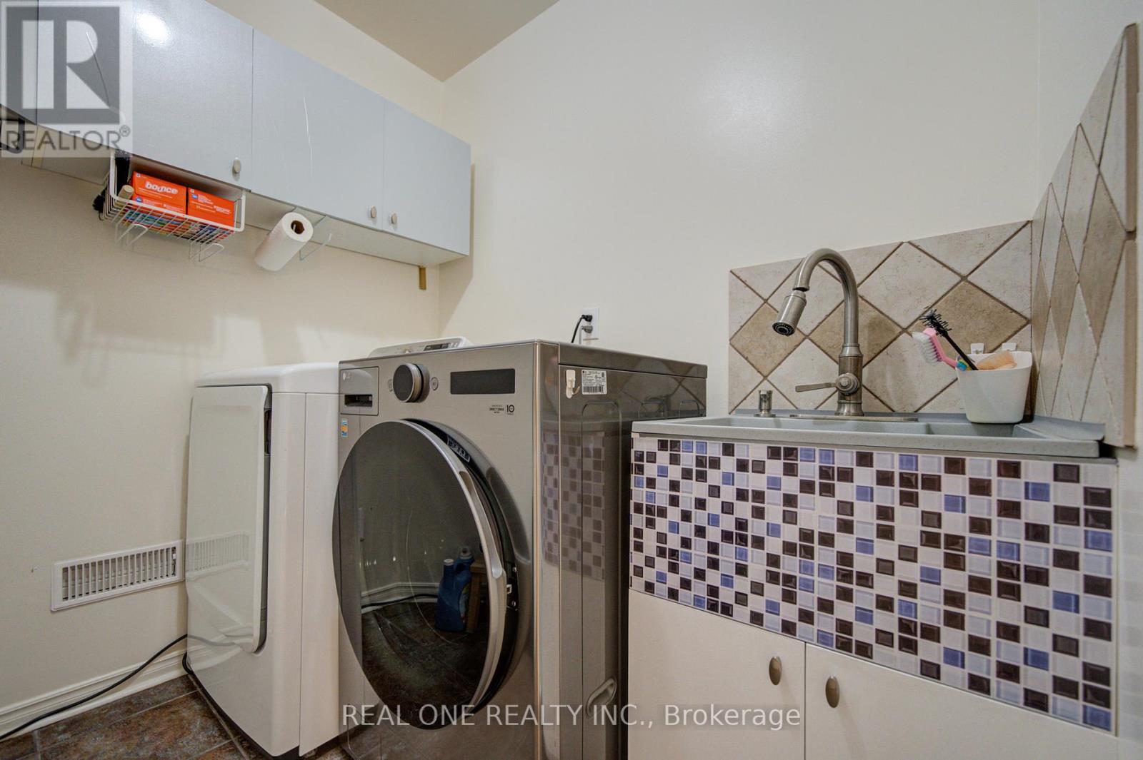 5708 Greensboro Drive, Mississauga, Ontario L5M 5T7 - Photo 28 - W13433624