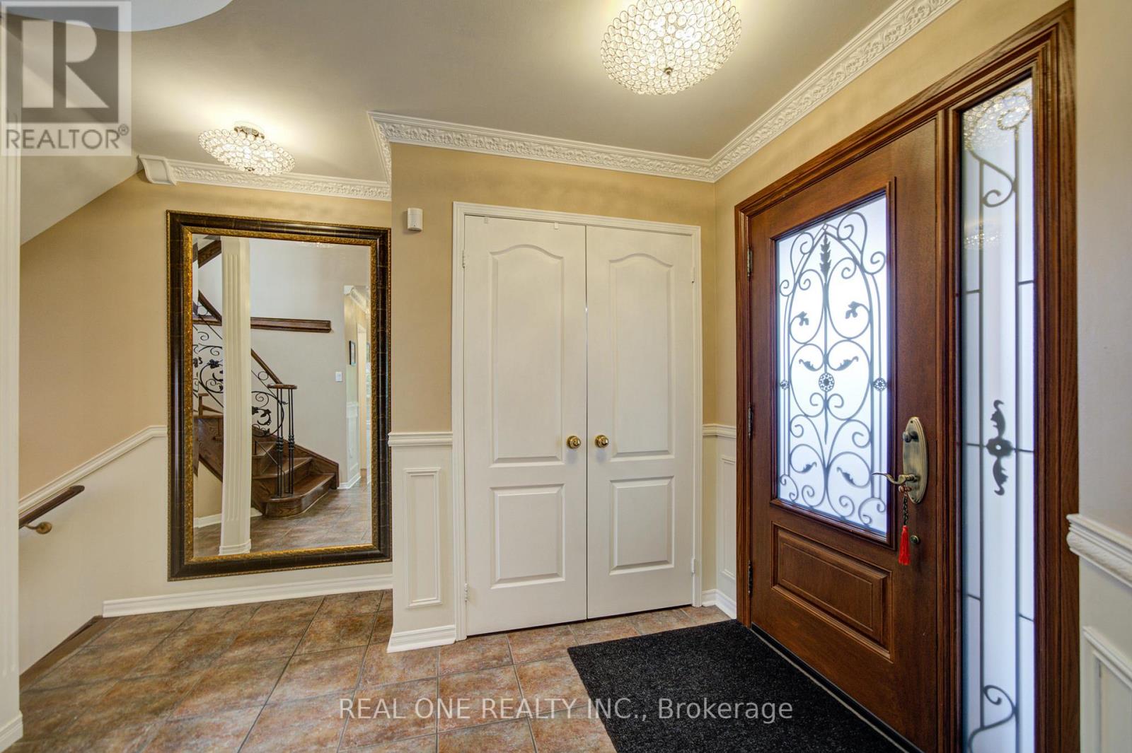 5708 Greensboro Drive, Mississauga, Ontario L5M 5T7 - Photo 4 - W13433624