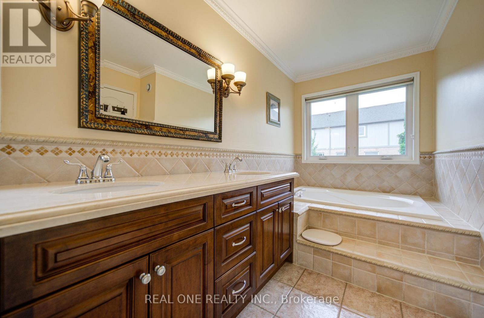 5708 Greensboro Drive, Mississauga, Ontario L5M 5T7 - Photo 37 - W13433624