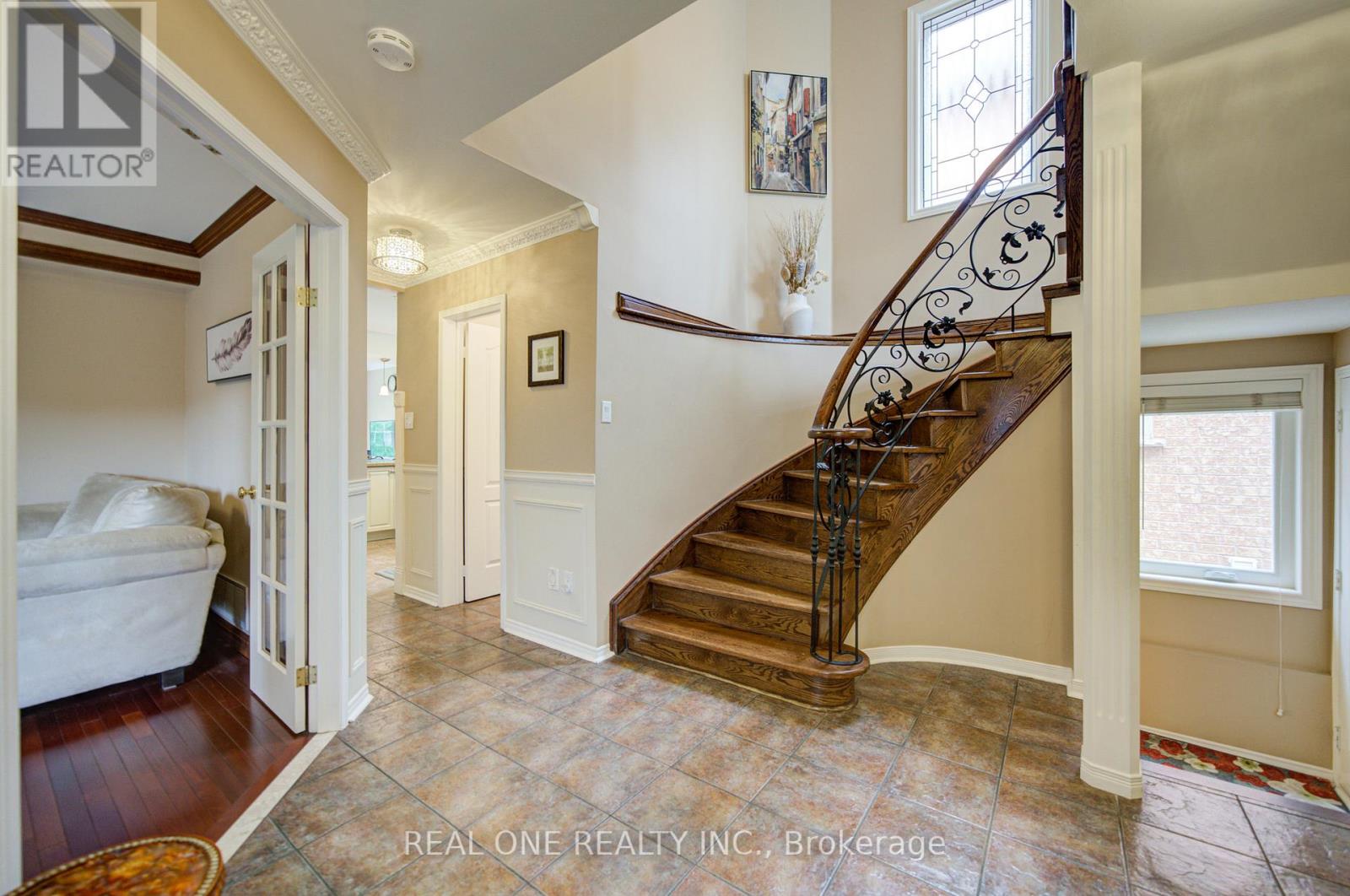5708 Greensboro Drive, Mississauga, Ontario L5M 5T7 - Photo 5 - W13433624