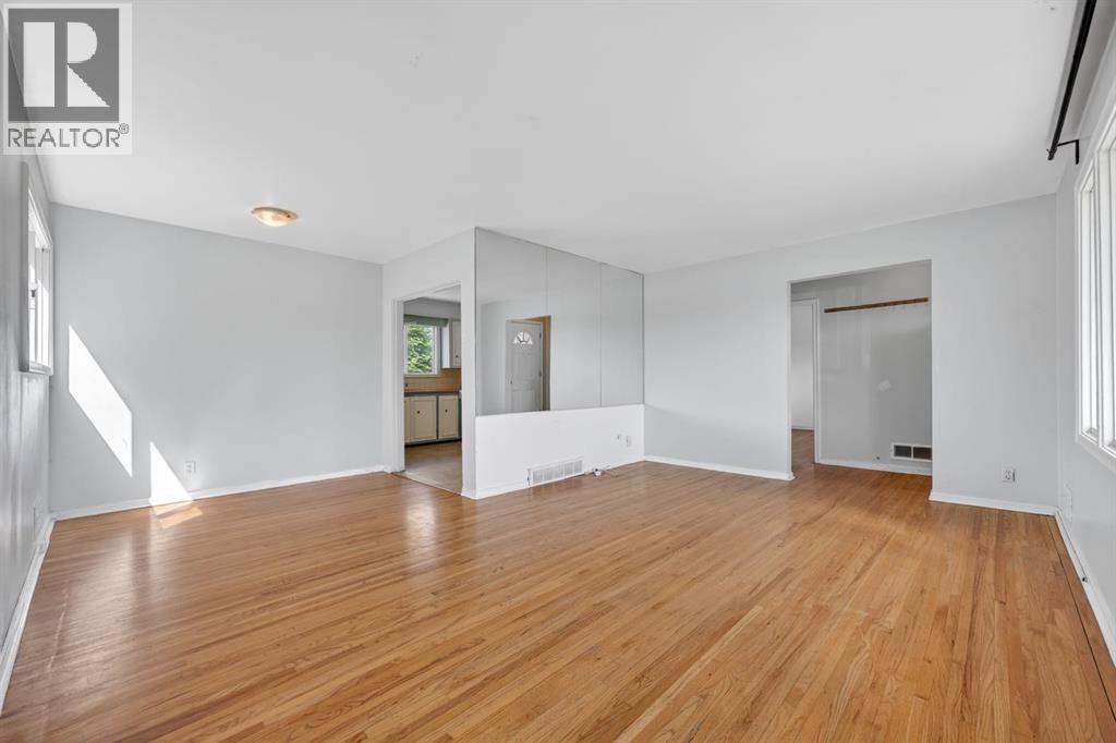 2827 23a Street Nw, Calgary, Alberta  T2M 3Y6 - Photo 3 - A2320139