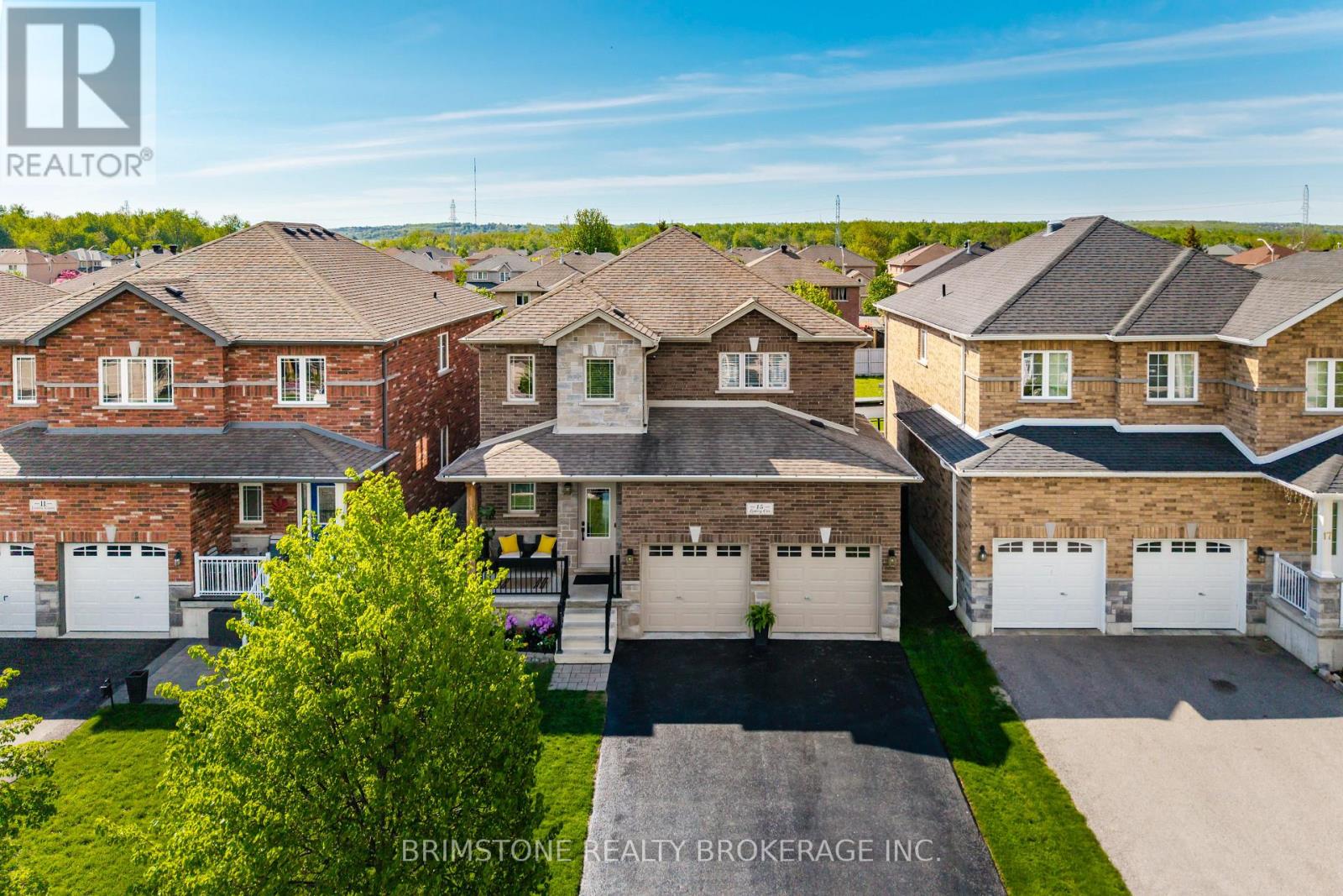 15 Lowry Court, Barrie, Ontario  L4N 7N3 - Photo 2 - S13435406