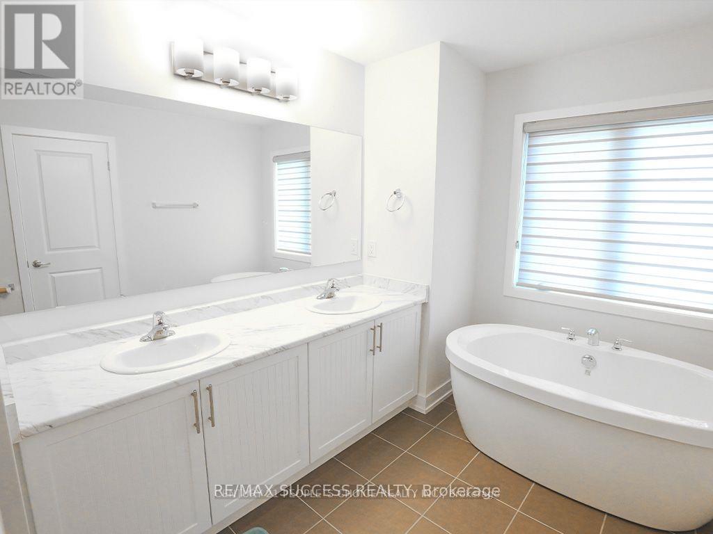 605 Etheridge Avenue, Milton, Ontario  L9E 1V5 - Photo 4 - W13435422