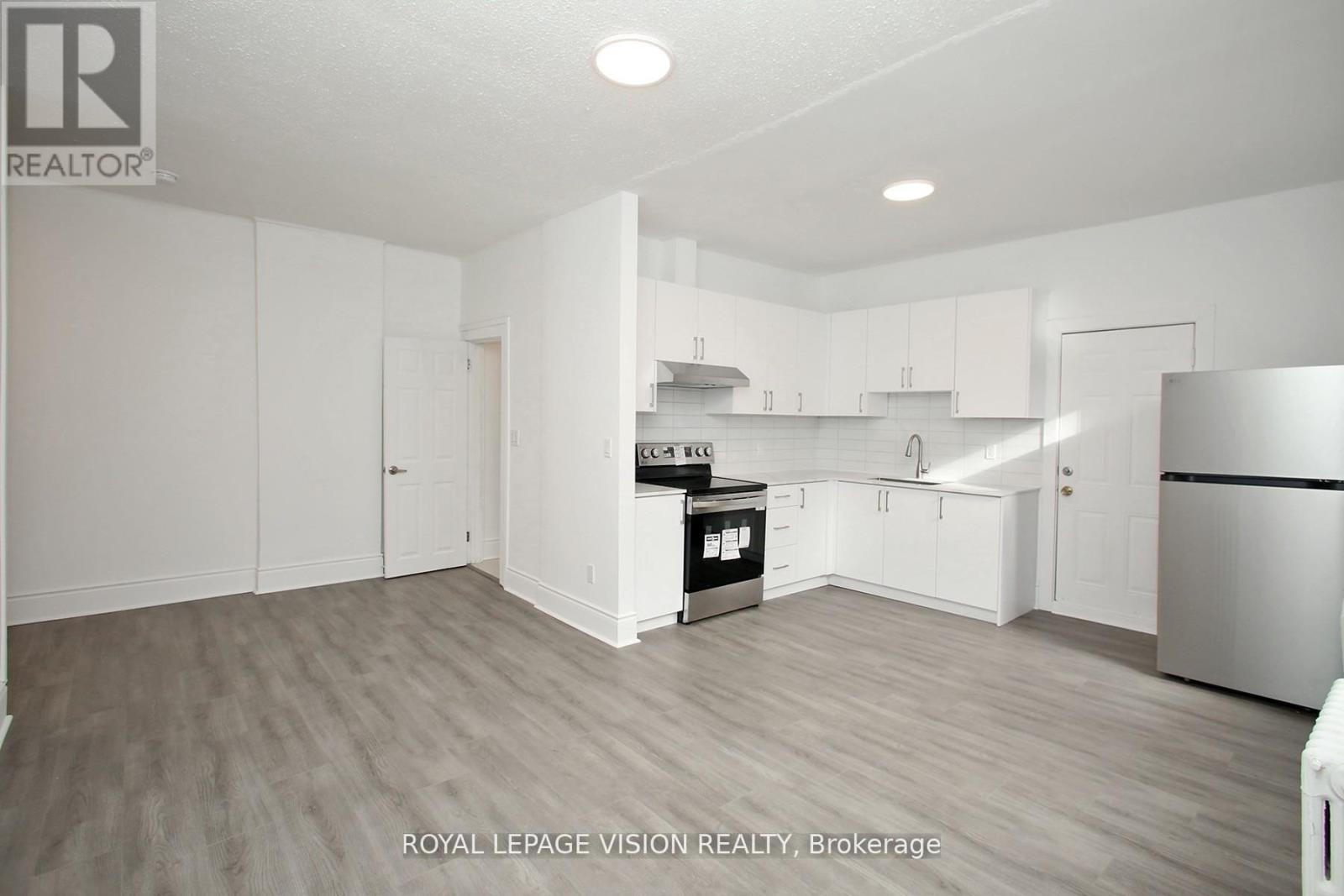 819 Pape Avenue, Toronto, Ontario  M4K 3V1 - Photo 25 - E12839424