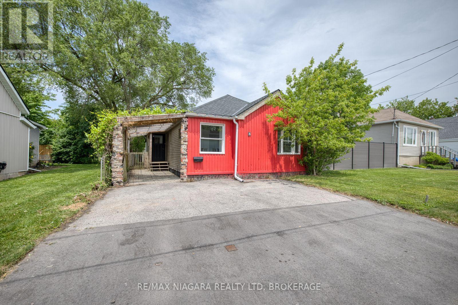3 Phelps Street, St. Catharines, Ontario  L2P 2H5 - Photo 3 - X13435450
