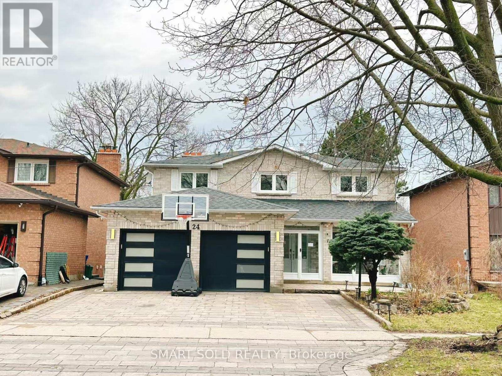 24 Normandy Crescent, Richmond Hill, Ontario L4C 8L8 - Photo 3 - N13131790