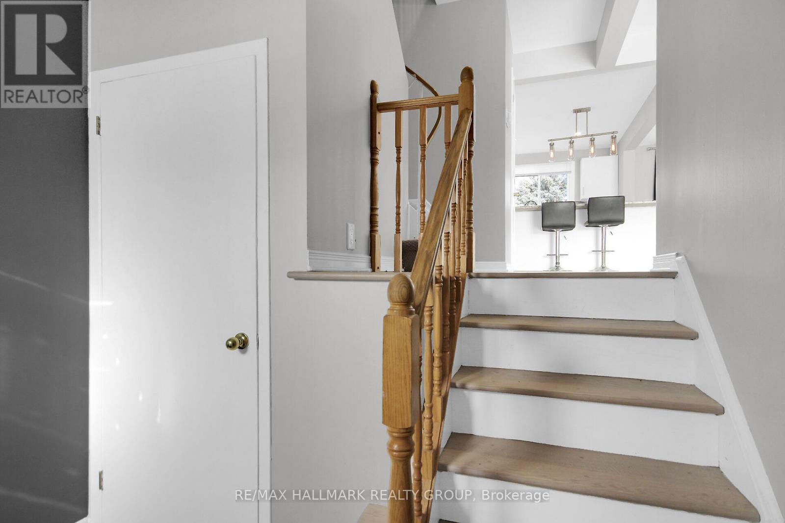 13 Coolspring Crescent, Ottawa, Ontario  K2E 7M7 - Photo 2 - X13435520