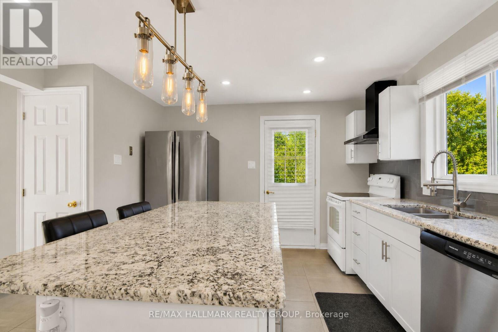 13 Coolspring Crescent, Ottawa, Ontario  K2E 7M7 - Photo 7 - X13435520
