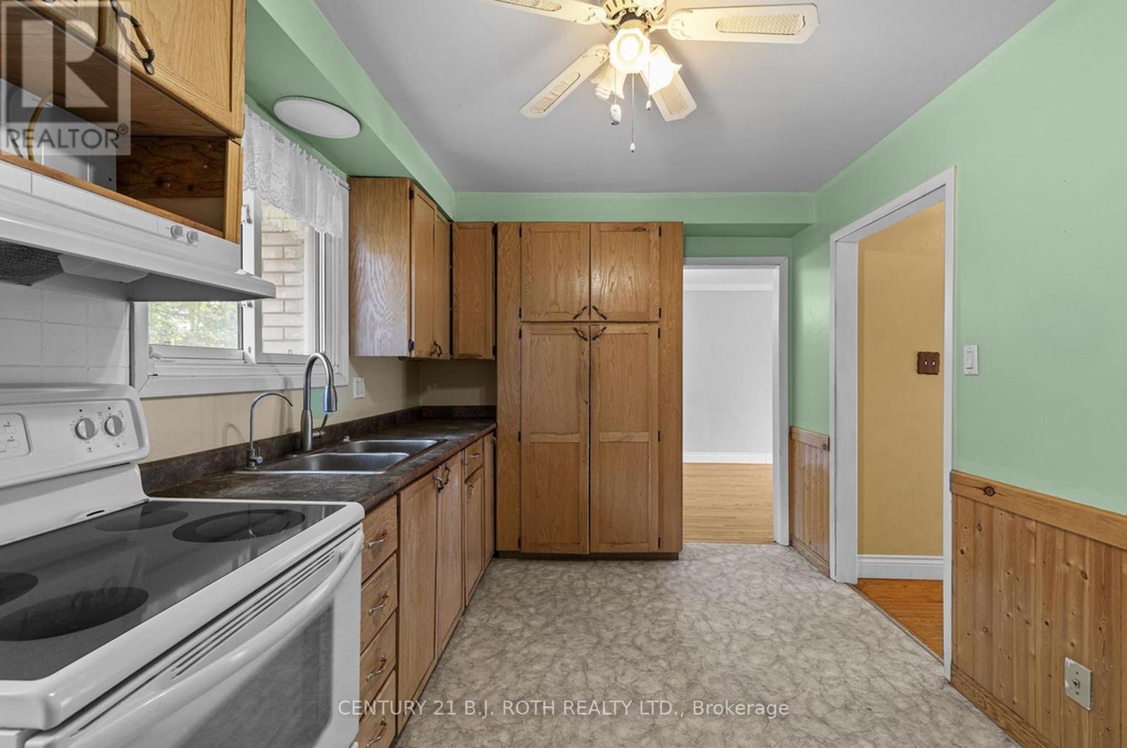253 Rose Street, Barrie, Ontario  L4M 2T1 - Photo 12 - S13427808