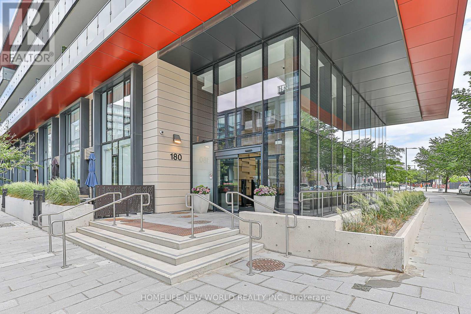 S118 - 180 Mills Street W, Toronto, Ontario  M5A 0V7 - Photo 2 - C13435492