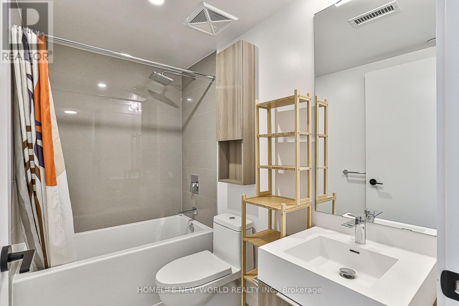 S118 - 180 Mills Street W, Toronto, Ontario  M5A 0V7 - Photo 6 - C13435492