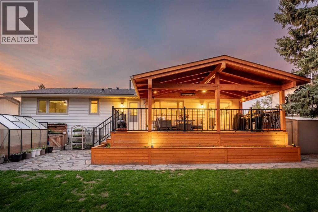 111 Silvergrove Green Nw, Calgary, Alberta T3B 4H8 - Photo 3 - A2318686