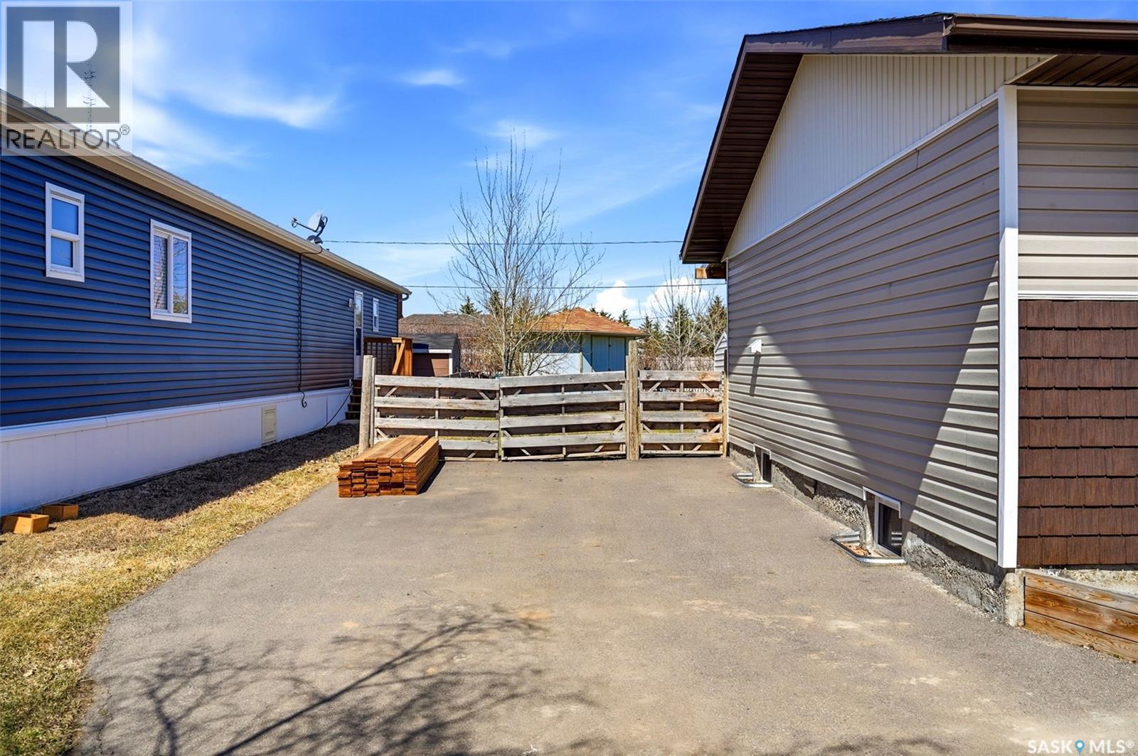 327 Coteau Street, Milestone, Saskatchewan  S0G 3L0 - Photo 43 - SK039204