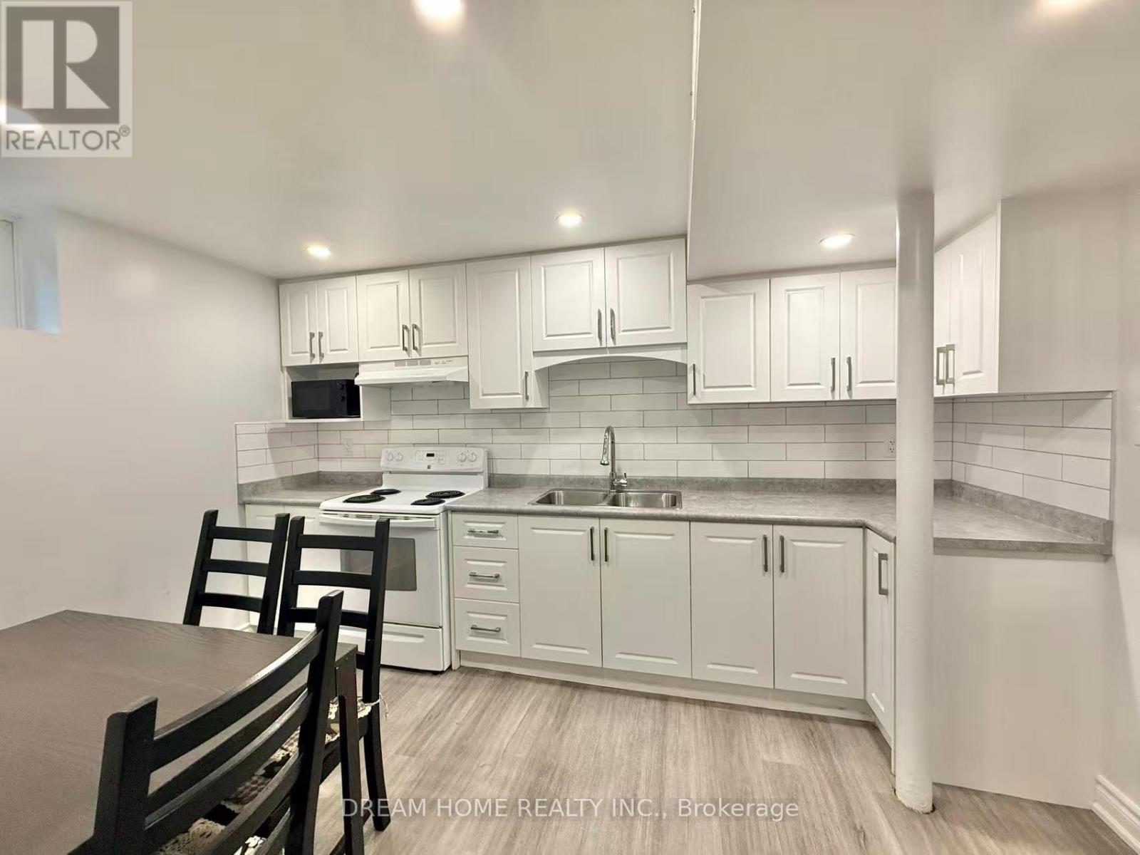 BASEMENT - 5 HORIZON CRESCENT, Toronto, Ontario