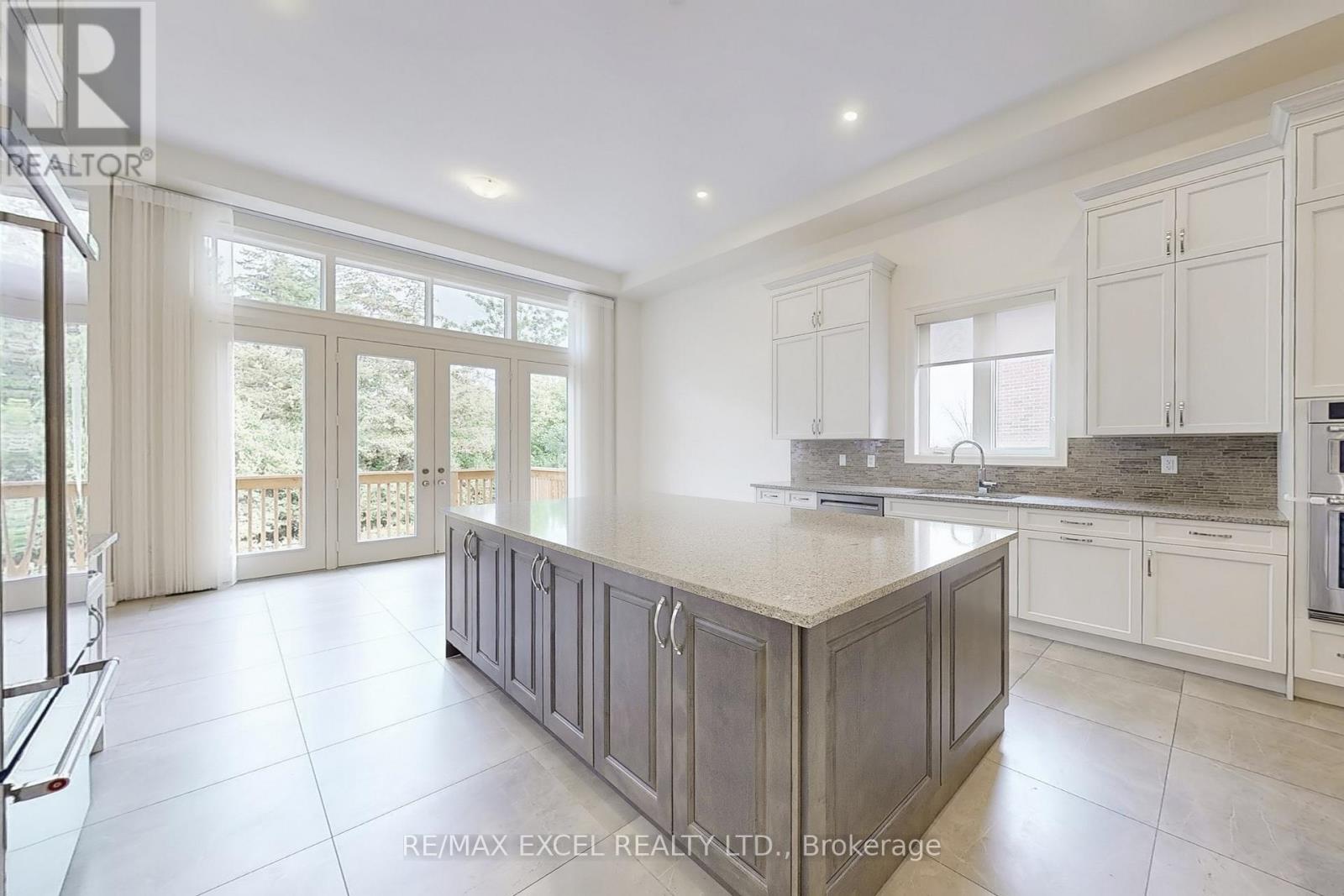 29 Night Sky Court, Richmond Hill, Ontario  L4C 2R4 - Photo 10 - N13435544
