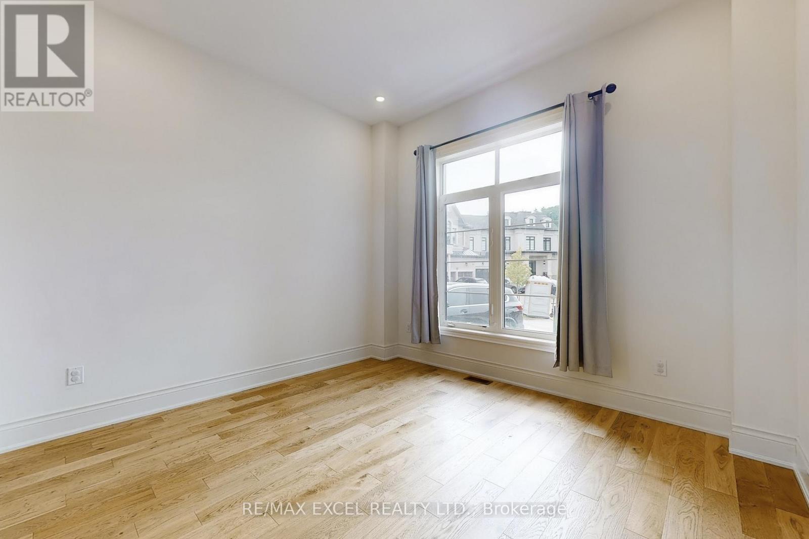 29 Night Sky Court, Richmond Hill, Ontario  L4C 2R4 - Photo 4 - N13435544