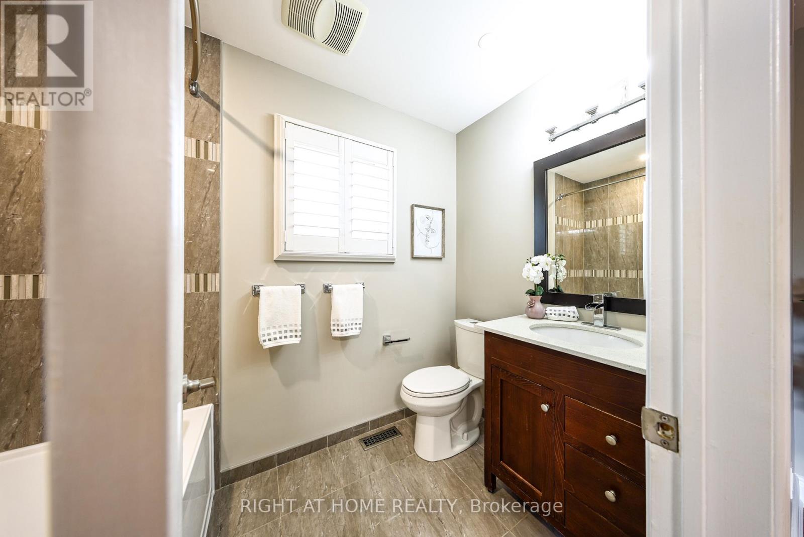 5533 Richmeadow Mews, Mississauga, Ontario  L4Z 3T3 - Photo 13 - W13435560