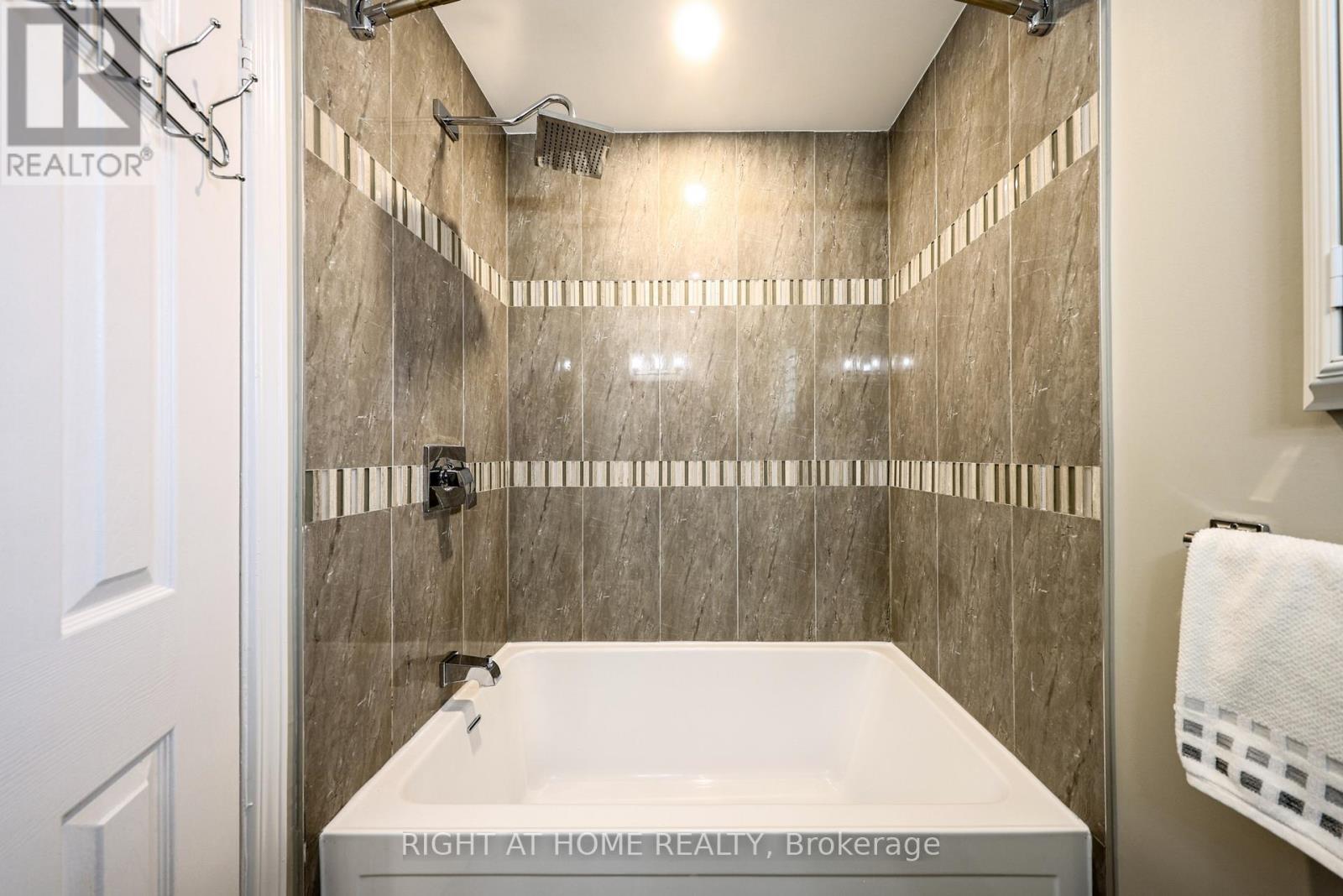 5533 Richmeadow Mews, Mississauga, Ontario  L4Z 3T3 - Photo 14 - W13435560