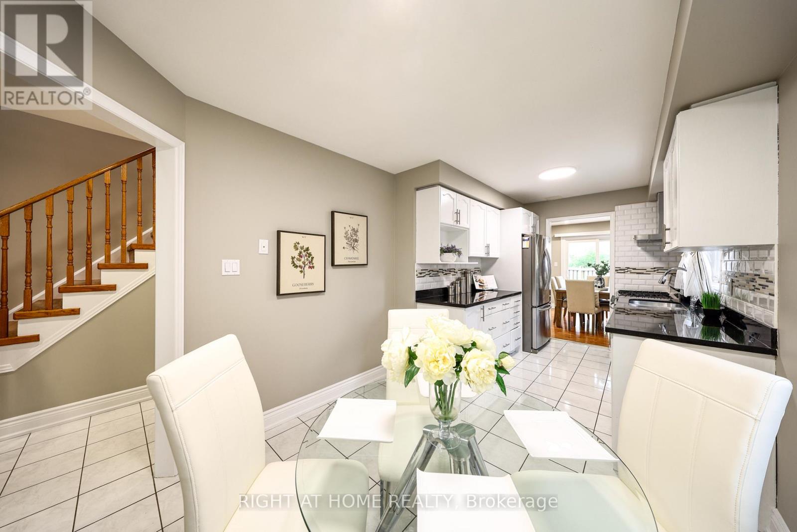 5533 Richmeadow Mews, Mississauga, Ontario  L4Z 3T3 - Photo 2 - W13435560
