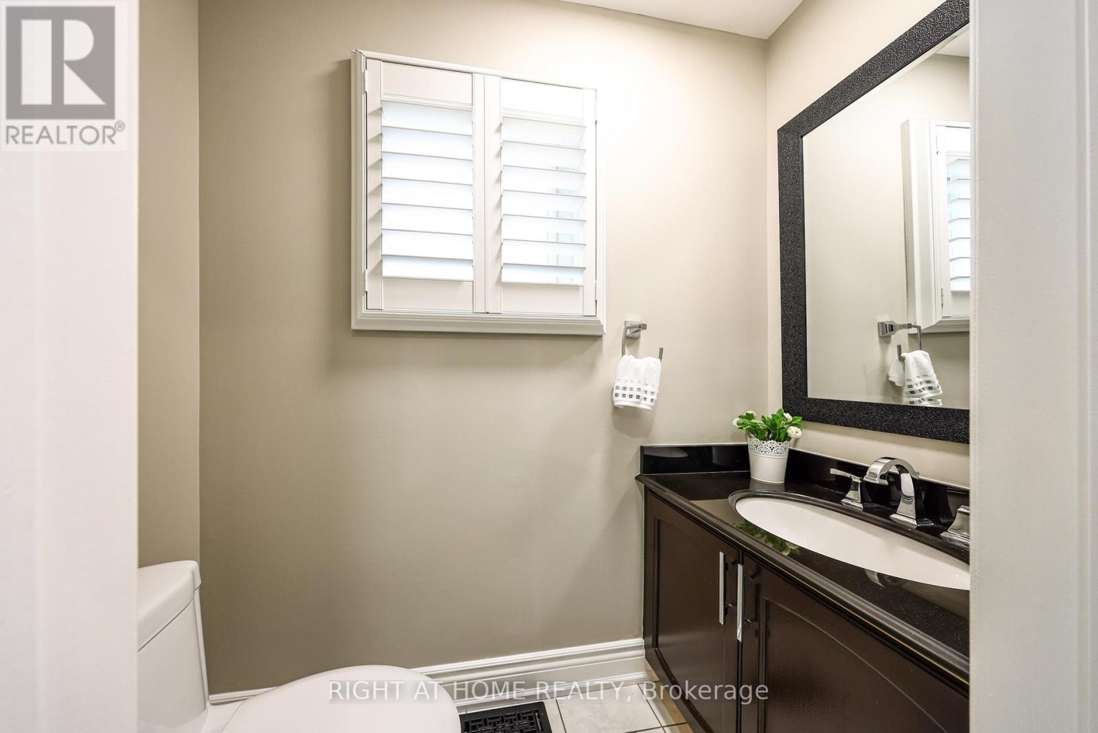 5533 Richmeadow Mews, Mississauga, Ontario  L4Z 3T3 - Photo 4 - W13435560