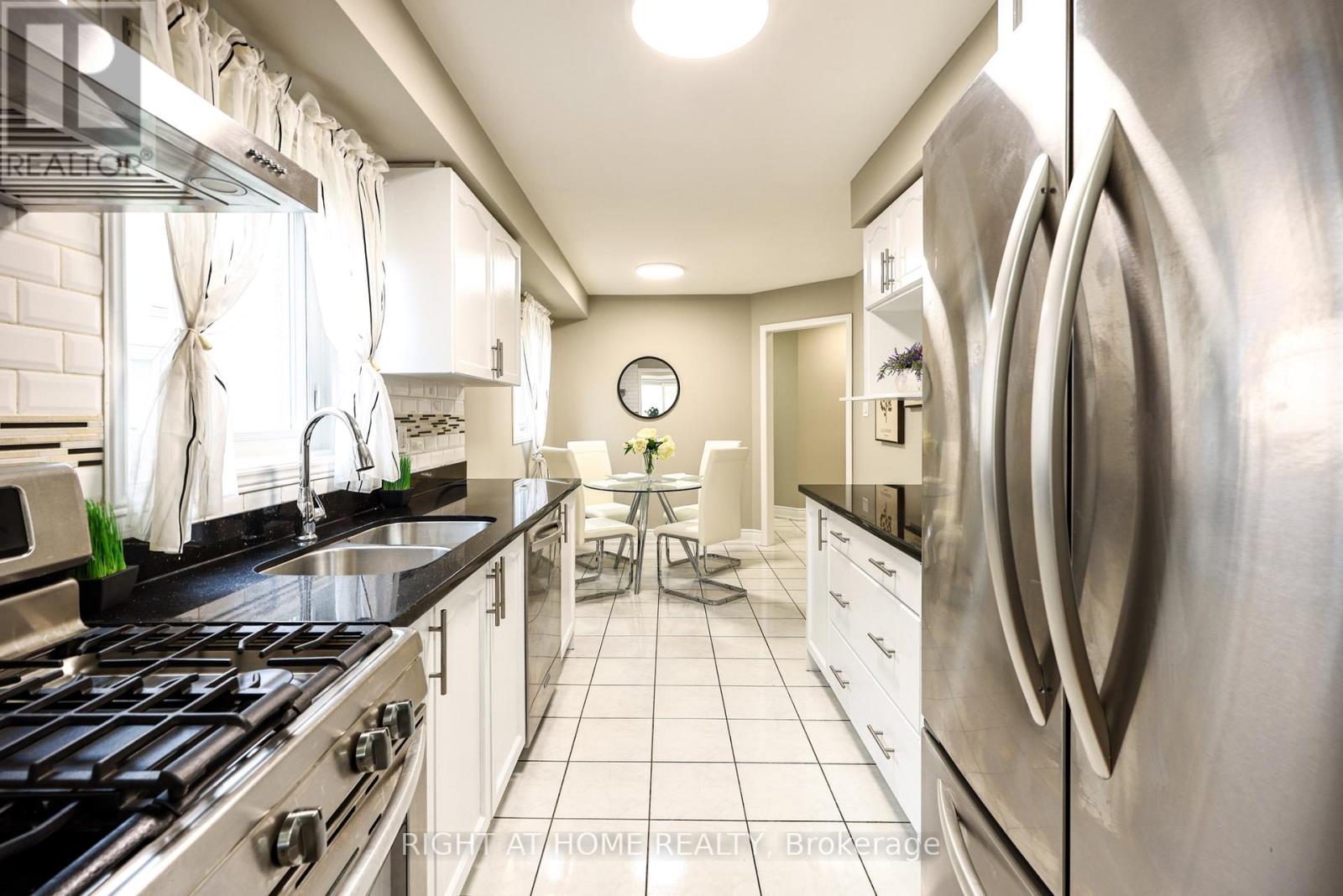 5533 Richmeadow Mews, Mississauga, Ontario  L4Z 3T3 - Photo 6 - W13435560