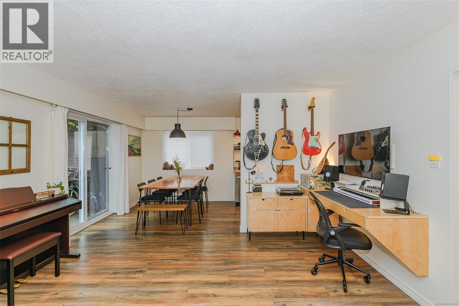 1 840 Craigflower Rd, Esquimalt, British Columbia  V9A 2X1 - Photo 4 - 1039140