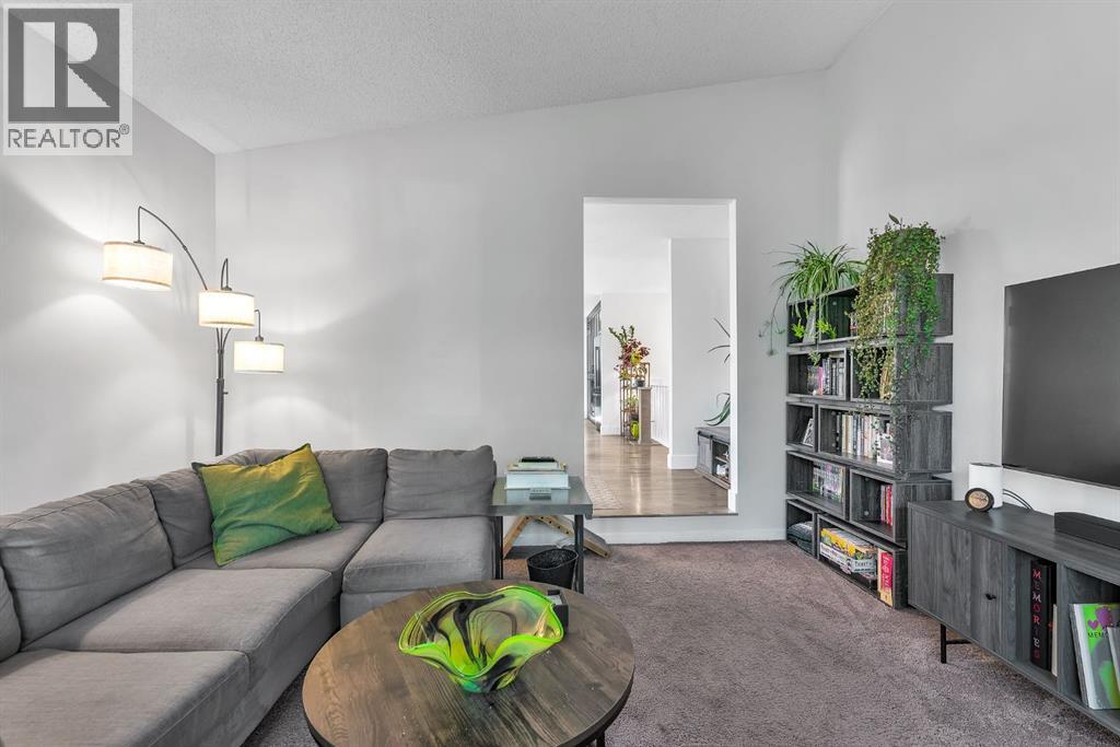 120 Woodbrook Close Sw, Calgary, Alberta  T2W 4E9 - Photo 5 - A2318650