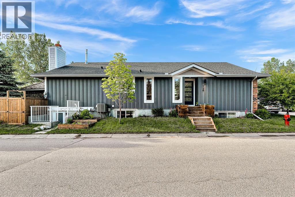 120 Woodbrook Close Sw, Calgary, Alberta  T2W 4E9 - Photo 2 - A2318650