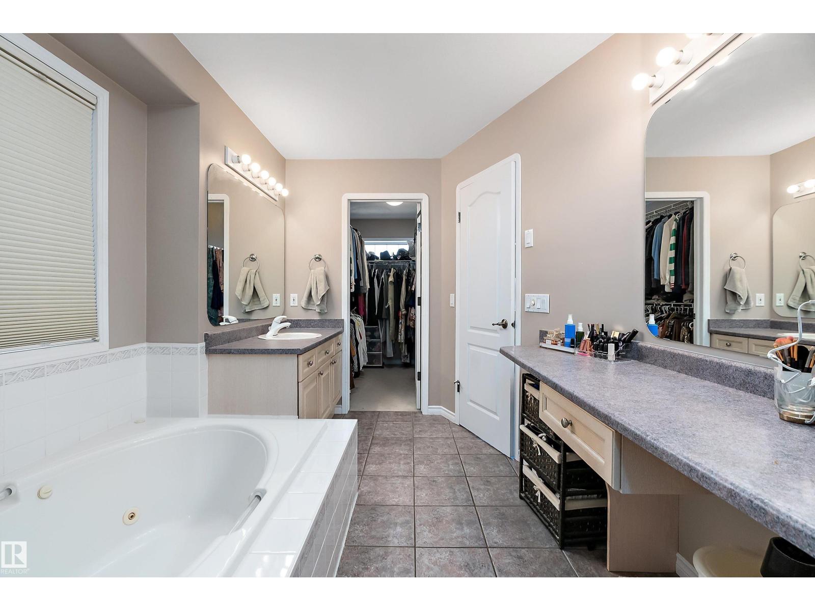1105 Klarvatten Cv NW, Edmonton, Alberta  T5Z 3N3 - Photo 44 - E4493240