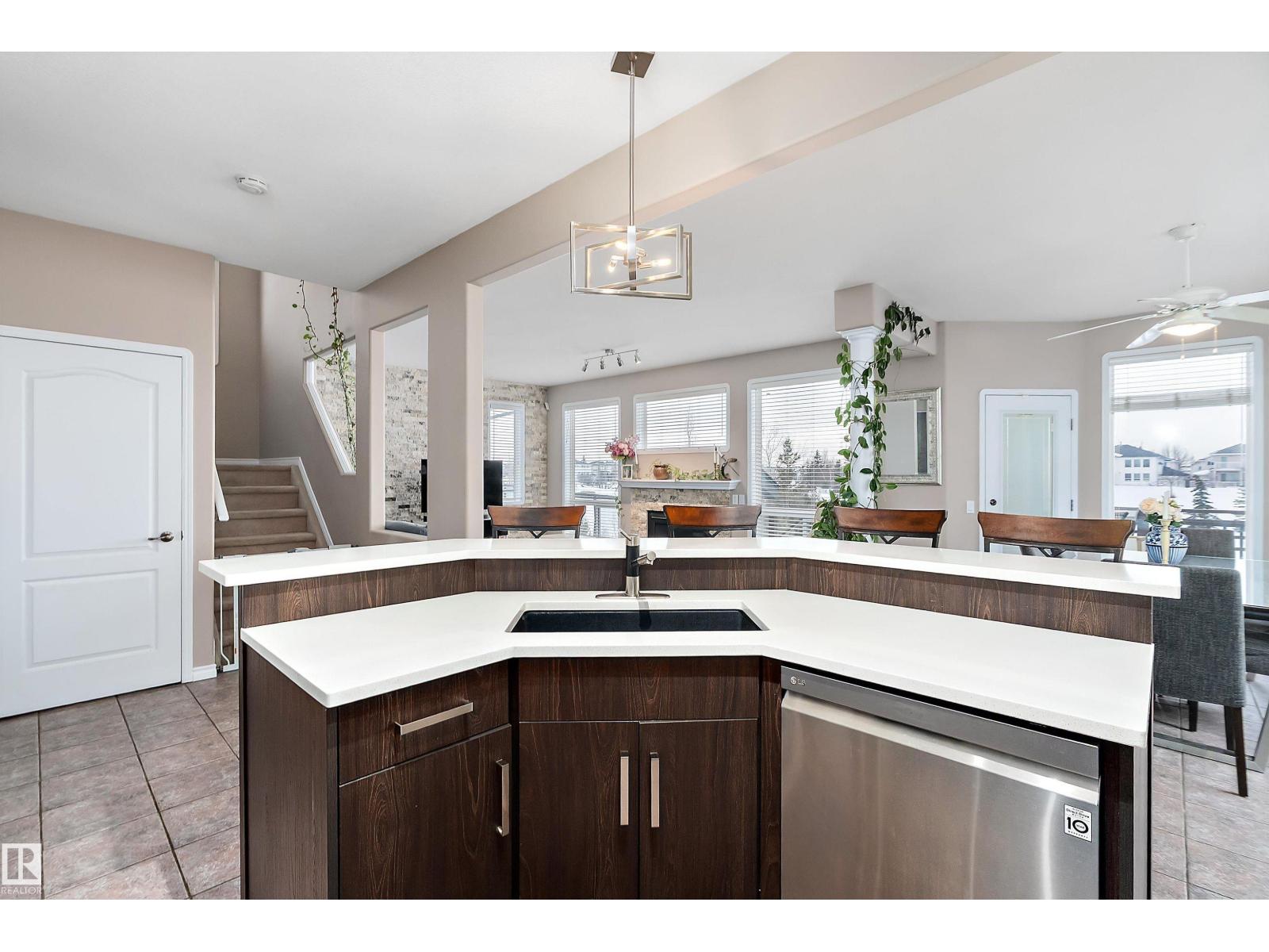 1105 Klarvatten Cv NW, Edmonton, Alberta  T5Z 3N3 - Photo 15 - E4493240
