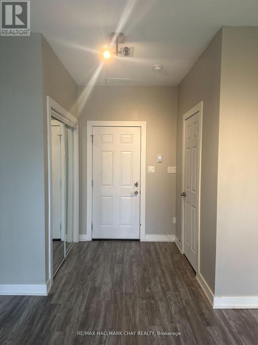 #38 - Main Floor - 540 Essa Road, Barrie, Ontario  L9J 0H2 - Photo 2 - S13228912
