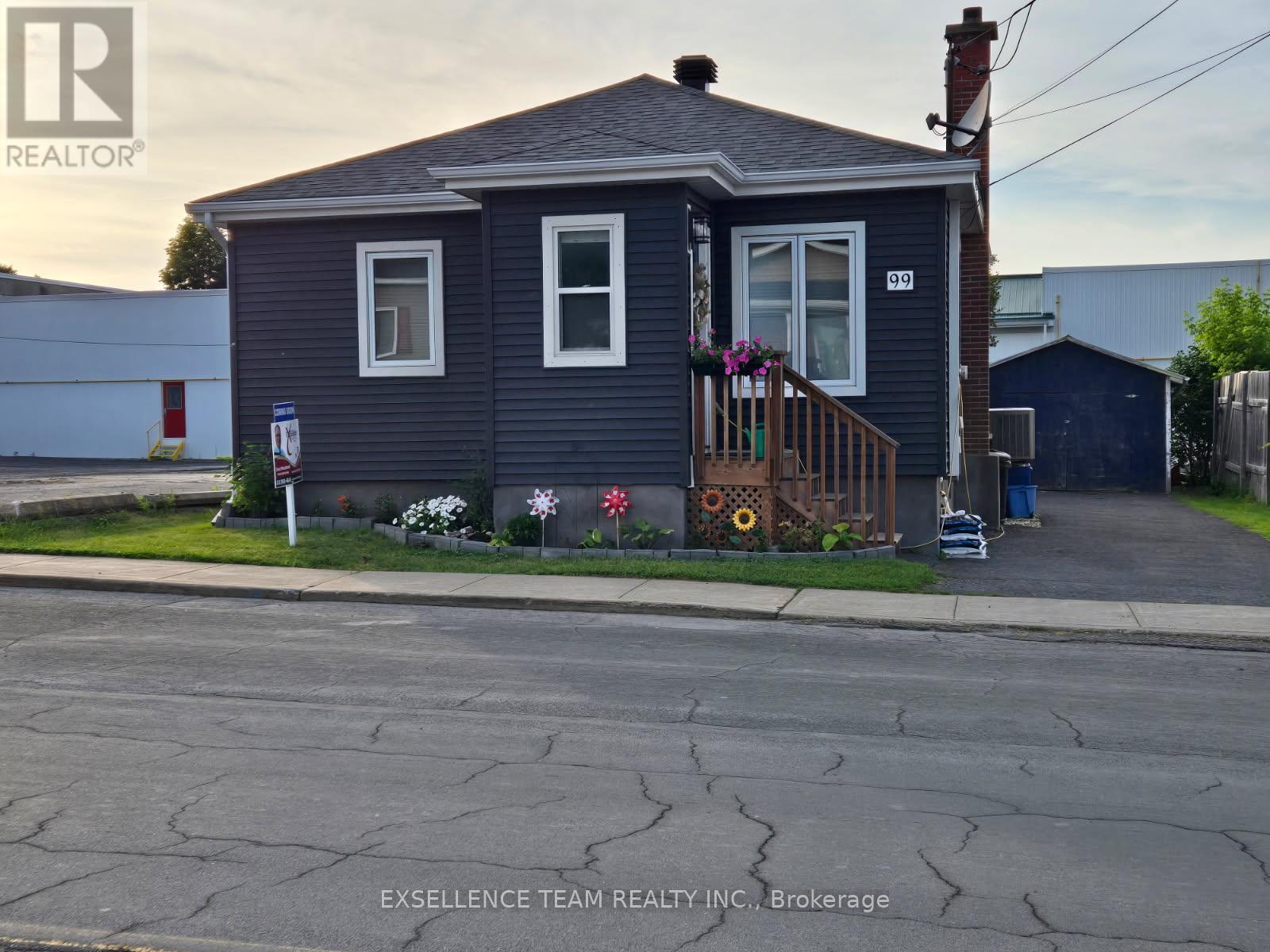 99 Lochiel Street E, North Glengarry, Ontario