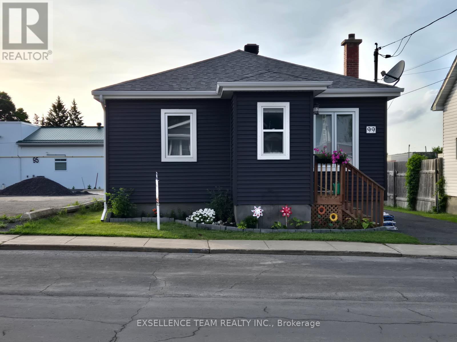 99 Lochiel Street E, North Glengarry, Ontario  K0C 1A0 - Photo 2 - X13435608