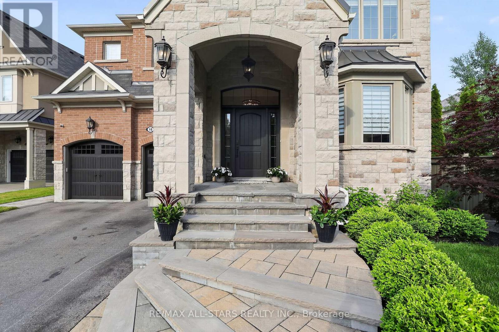 10 Forest Grove Court, Aurora, Ontario  L4G 3G4 - Photo 3 - N13435714