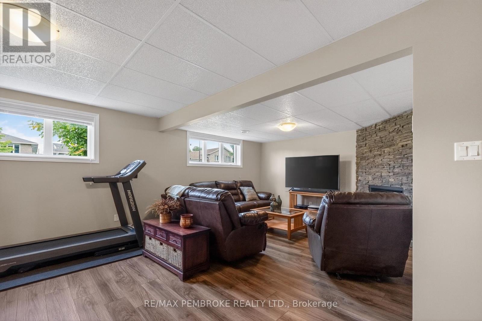 61 Oak Avenue, Petawawa, Ontario  K8H 0B5 - Photo 33 - X13435776