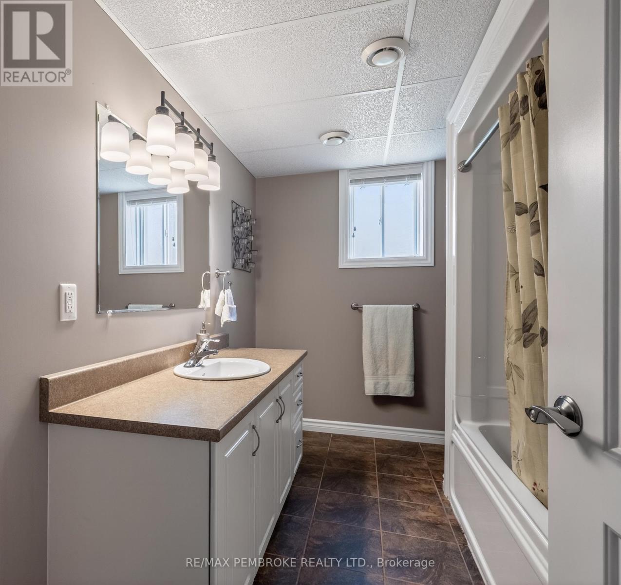 61 Oak Avenue, Petawawa, Ontario  K8H 0B5 - Photo 38 - X13435776