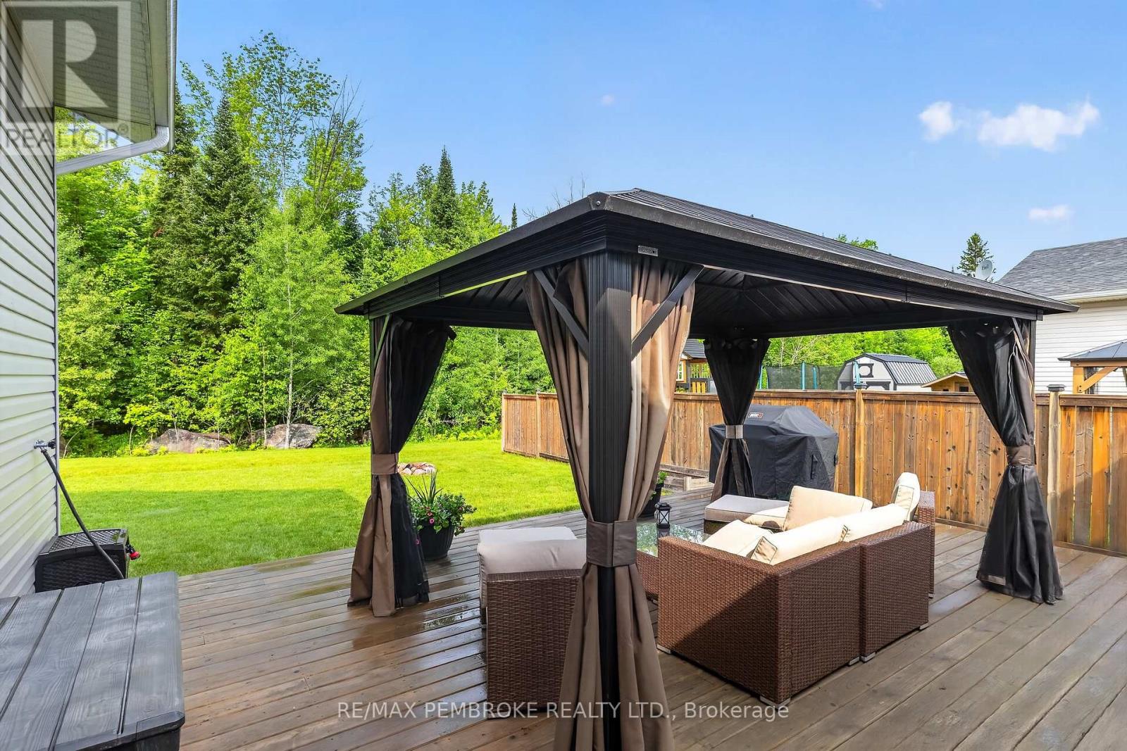 61 Oak Avenue, Petawawa, Ontario  K8H 0B5 - Photo 44 - X13435776