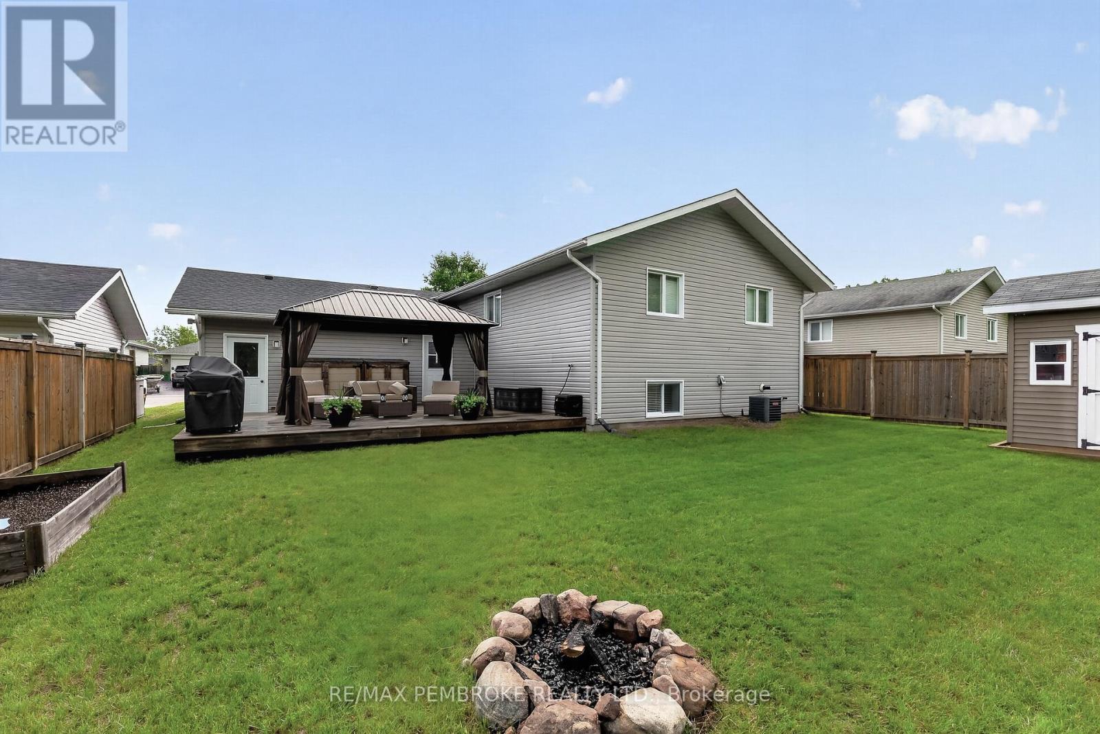 61 Oak Avenue, Petawawa, Ontario  K8H 0B5 - Photo 45 - X13435776