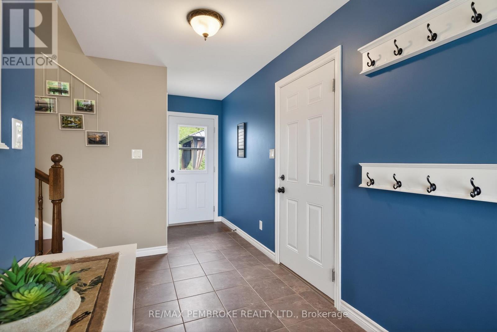 61 Oak Avenue, Petawawa, Ontario  K8H 0B5 - Photo 6 - X13435776